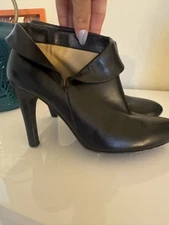 Michael Kors Black Leather Kitten Heel Ankle Booties Size 6.5 EUC