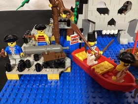 Lego Pirates 6279 Skull Island with Manual and 6 Mini Figs ( no box)