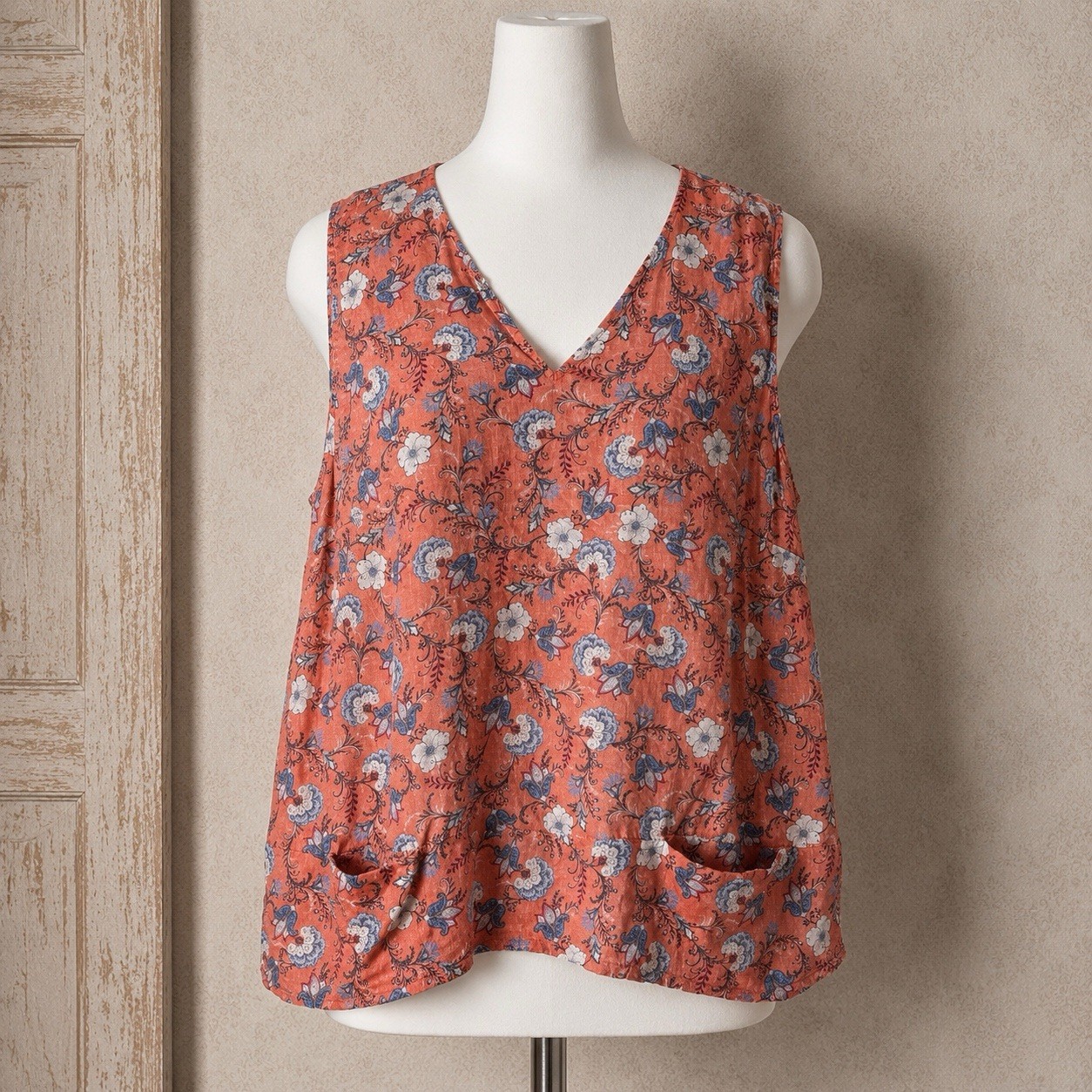 J Jill Love Linen Top XL Salmon Blue Floral Sleeveless Blouse Lagenlook Pockets