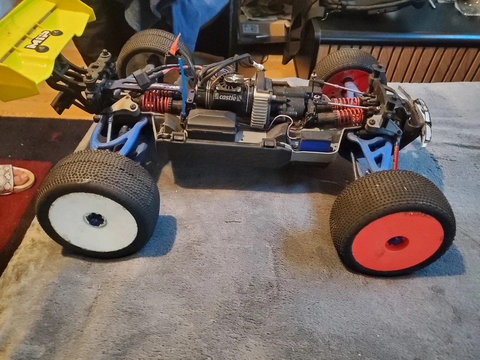 Traxxas E-revo 1/8 ... - Photo 3/3