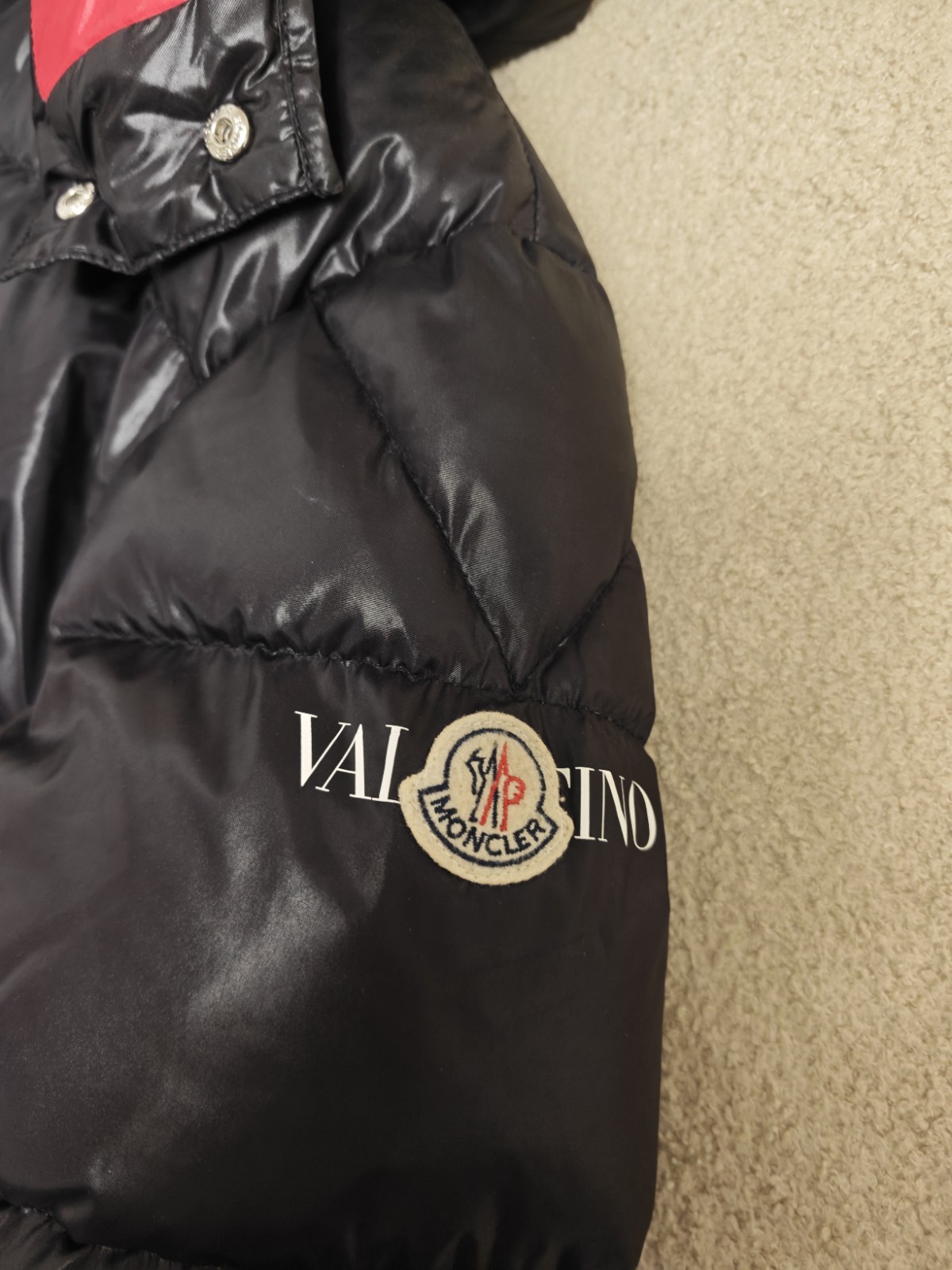 Moncler x Valentino Black Puffer Jacket VALENTINO Logo Hooded Down Red . Size M image 3