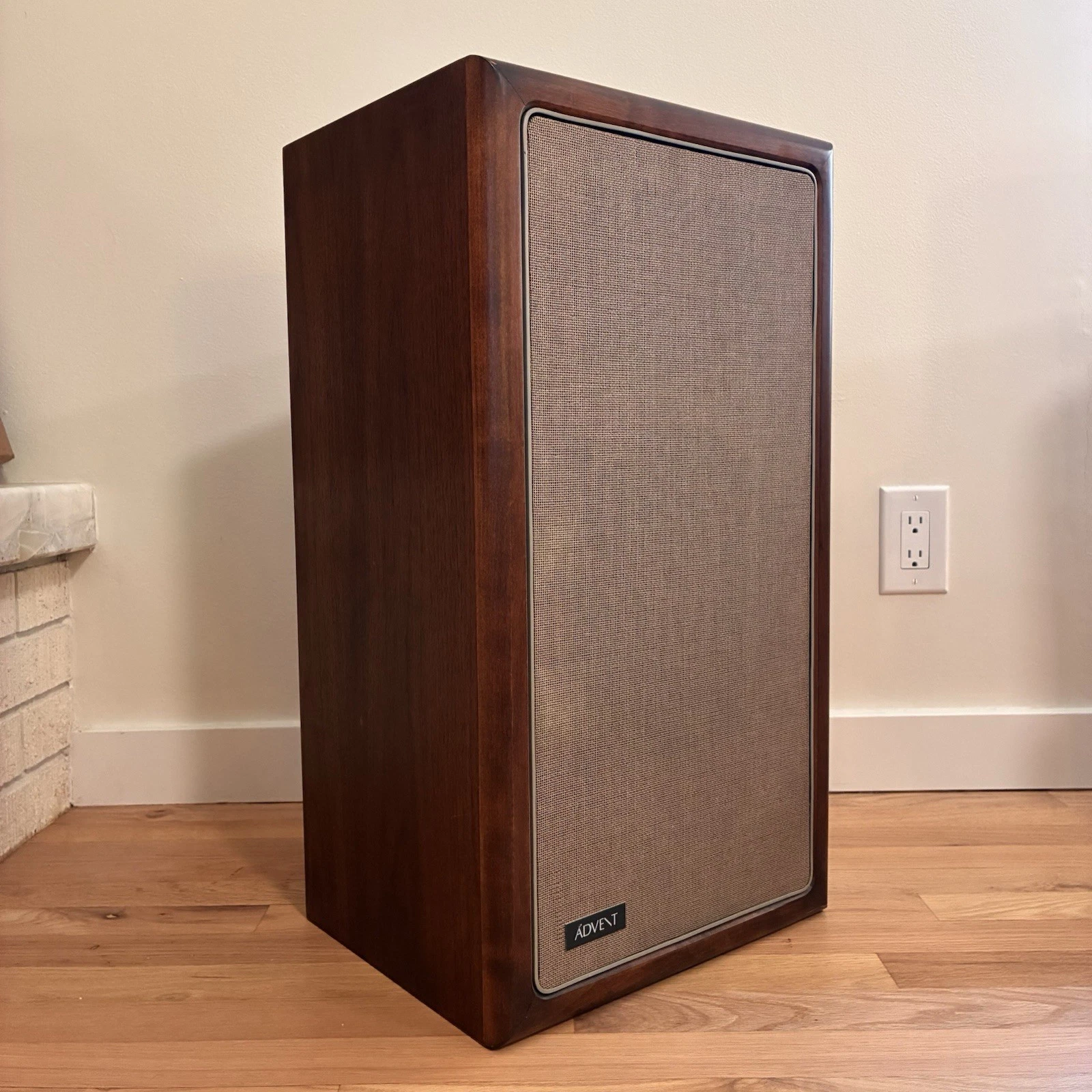 Vintage MCM Advent NLA (A4) Bullnose Walnut Speakers *Clean! *Refoamed! image 9