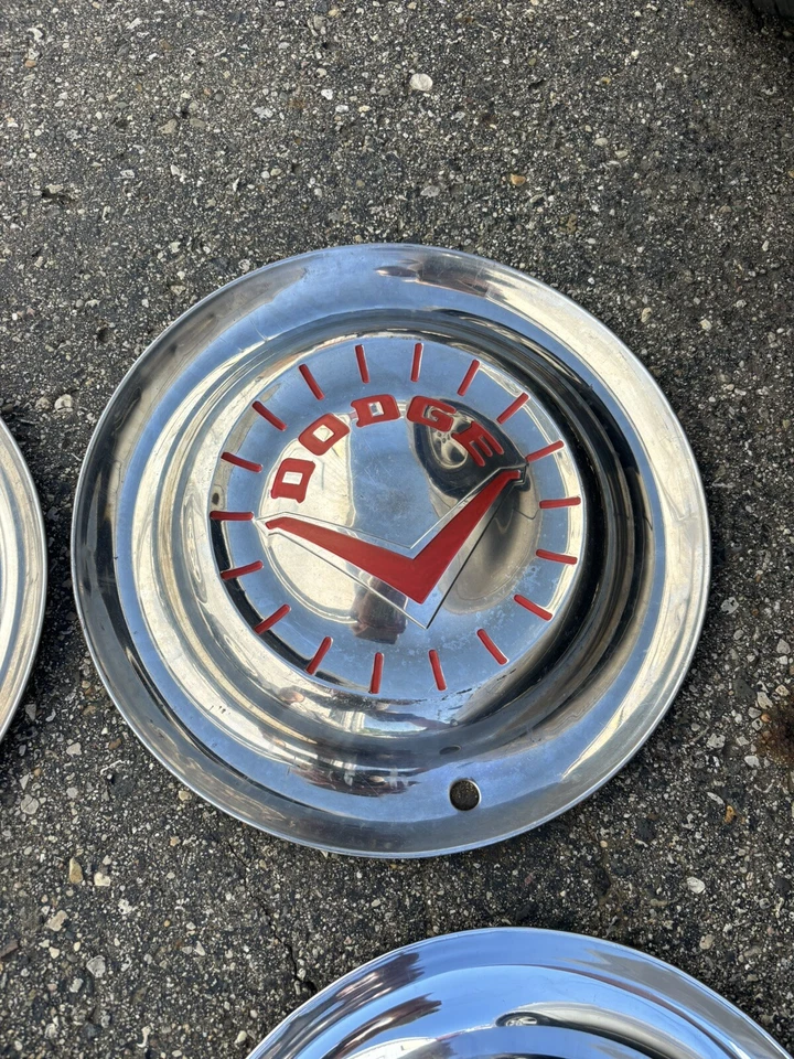 "Camioneta Dodge V 8 1954 rojo completo Meadowbrook Coronet 15"" juego de tapacubos 4 piezas originales" Foto 4 de 4