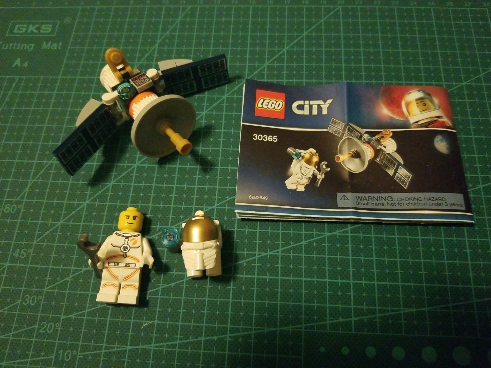 lego satellite polybag