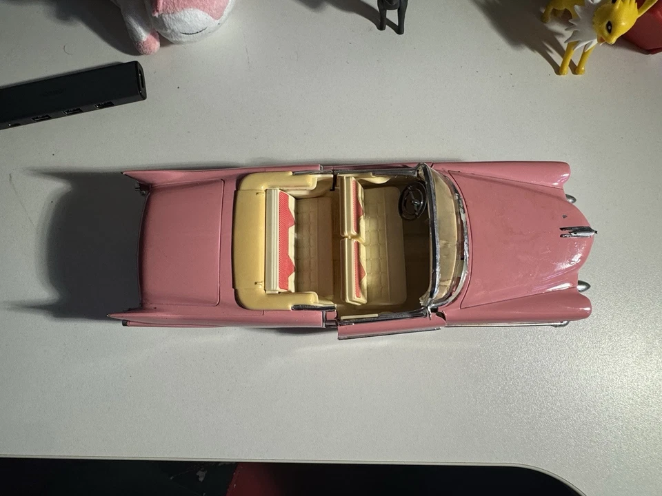 Coche diecast Maisto 1959 rosa Cadillac Eldorado Biarritz escala 1/18 Foto 3 de 4