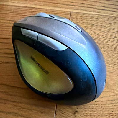 Microsoft Natural Wireless Laser Mouse 6000 kabellos Schwarz/Grau