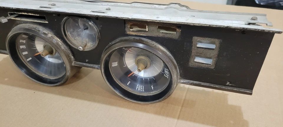 Mercury Cougar 1967 tablero calibre clúster reloj estándar C7WF-10843-A FOMOCO  Foto 3 de 4