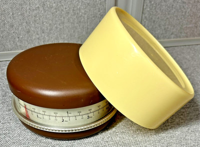 Vintage 1982 Wall Collins Round Base Kitchen Scale 4.5 pounds 2kg