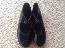 Girls/ woman's Capezio Tap shoes black patten leather size 7M