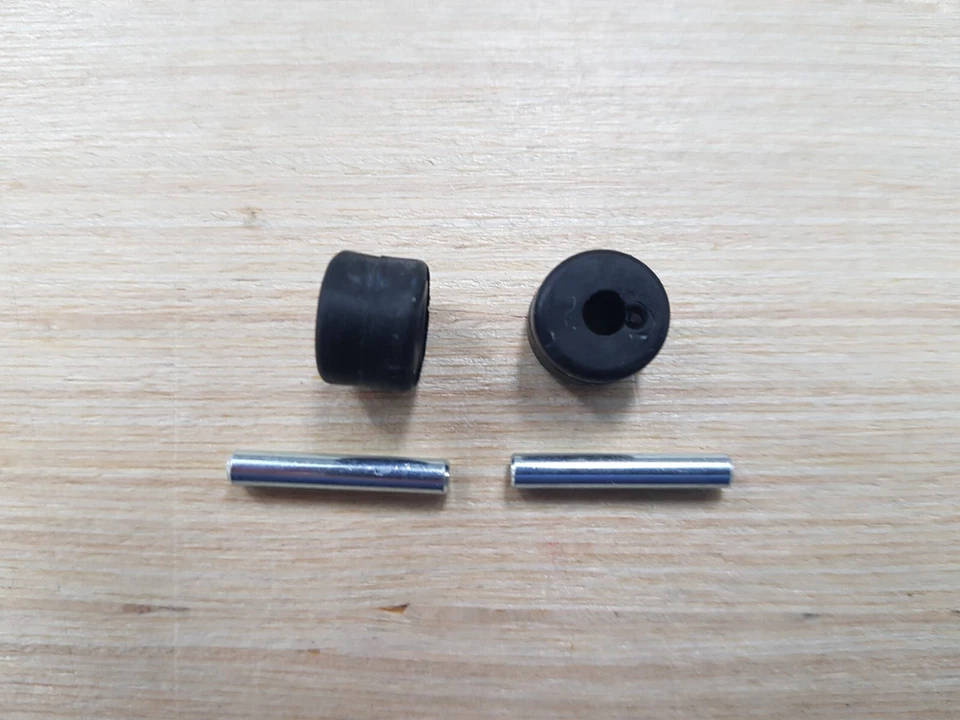 Hoover 48029810 DUE ruote anteriori + asse per scopa elettrica H-FREE500, HF522.