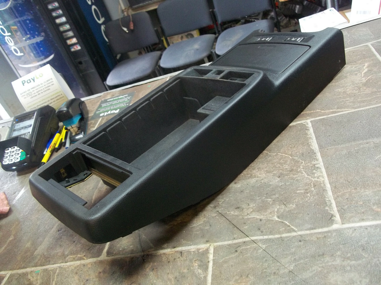 03 04 05 06 INFINITI G35 FLOOR CENTER CONSOLE ASSEMBLY W/ HEATED SEATS