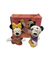 Disney Christmas Holiday Kissing Mickey Minnie Mouse Salt Pepper Shakers