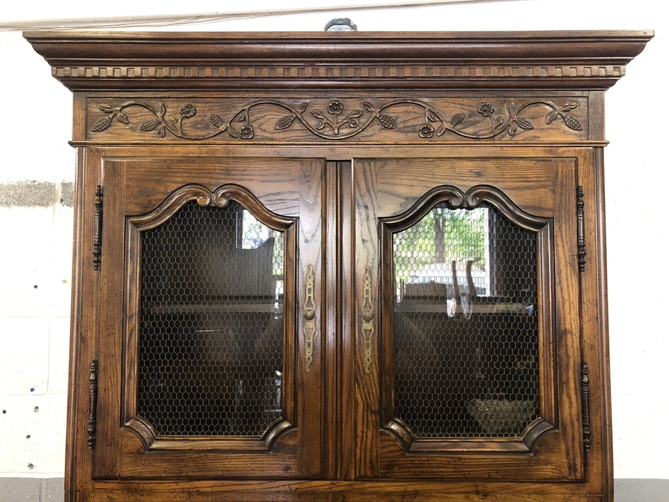 "Gabinete Baker estilo francés nogal/roble con escritorio 86"" X 43"" X 20 1/2""" Foto 2 de 4