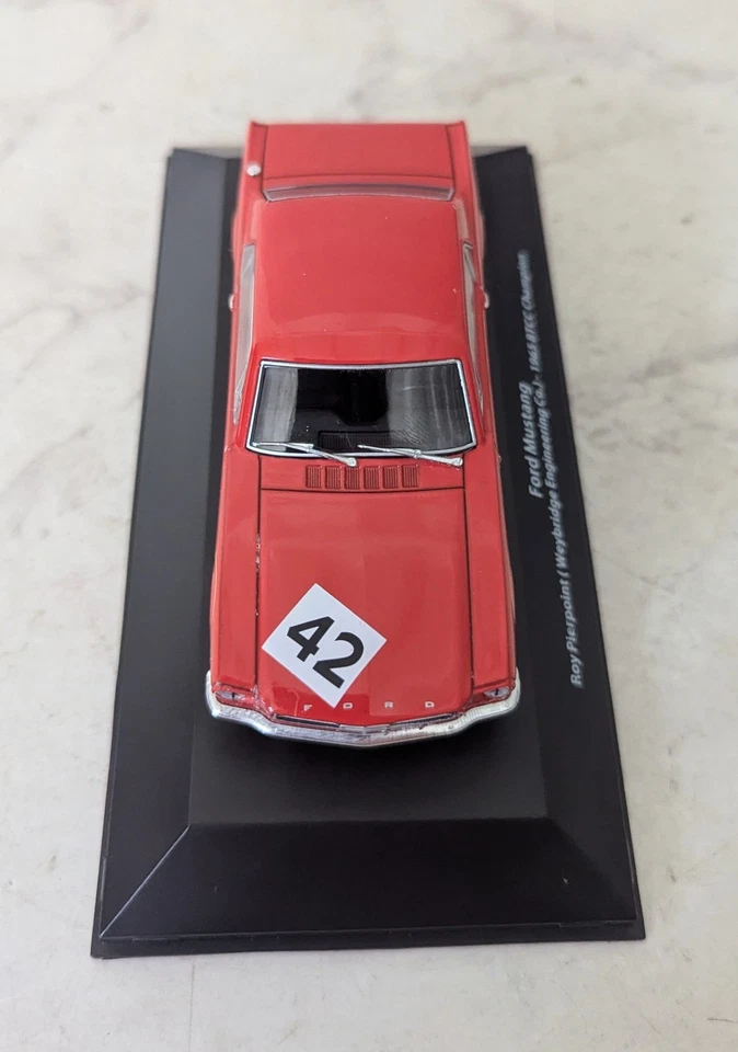 Atlas Editions escala 1:43 BTCC Champions 1965 - Ford Mustang - Roy Pierpoint Foto 4 de 4