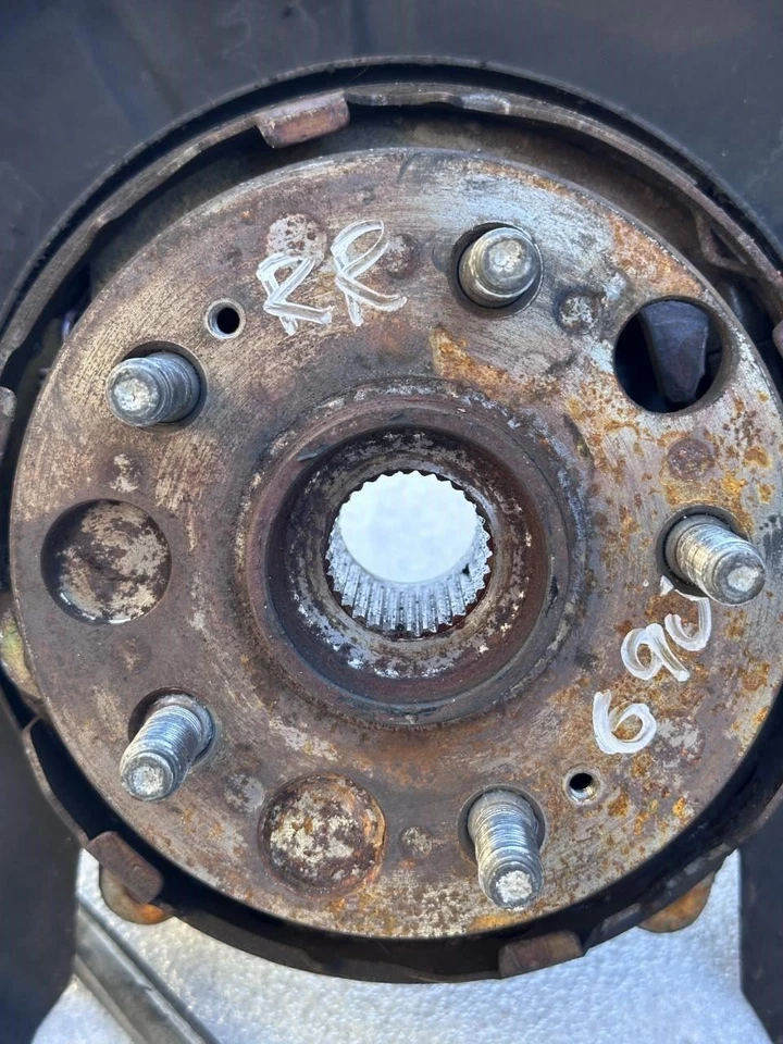 Lexus LS400 1998 lado del pasajero derecho nudillo trasero buje Foto 2 de 4