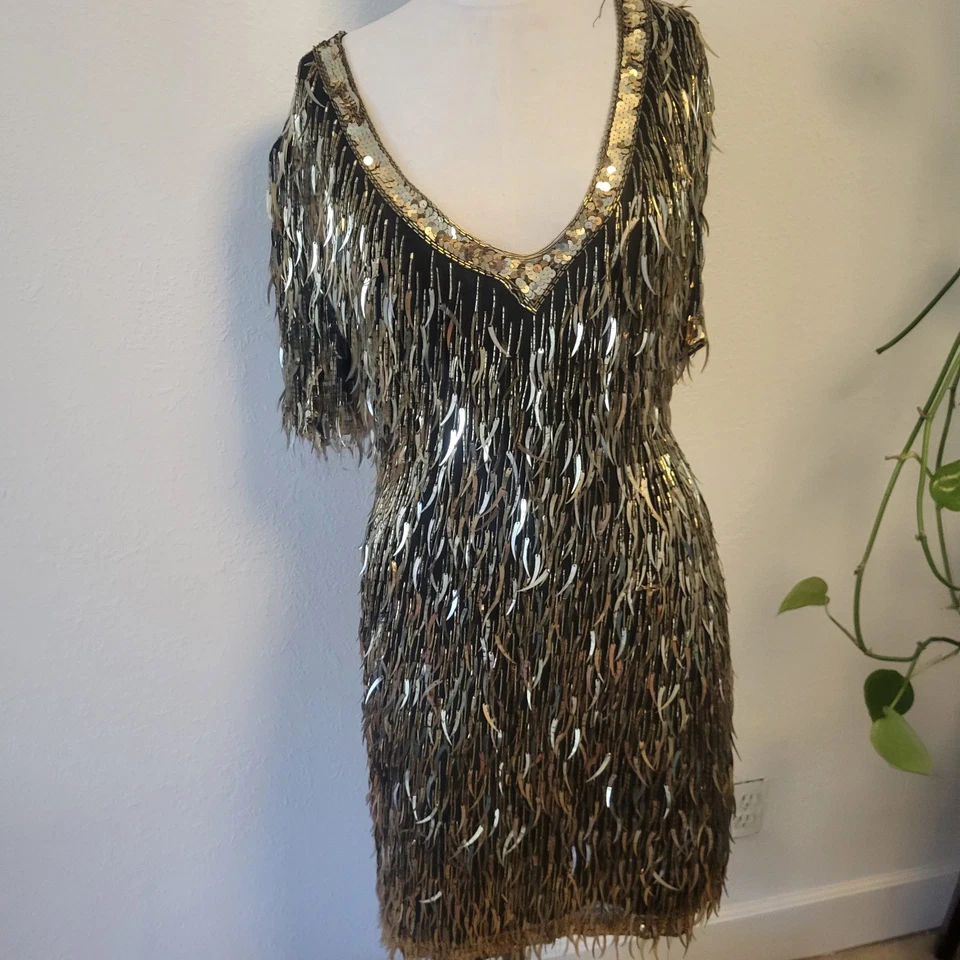 Vestido Talla M Años 80 Dorado Diente de Tiburón Con Cuentas Aleta Shimmy Funky Lentejuelas - Rasgaduras Foto 4 de 4