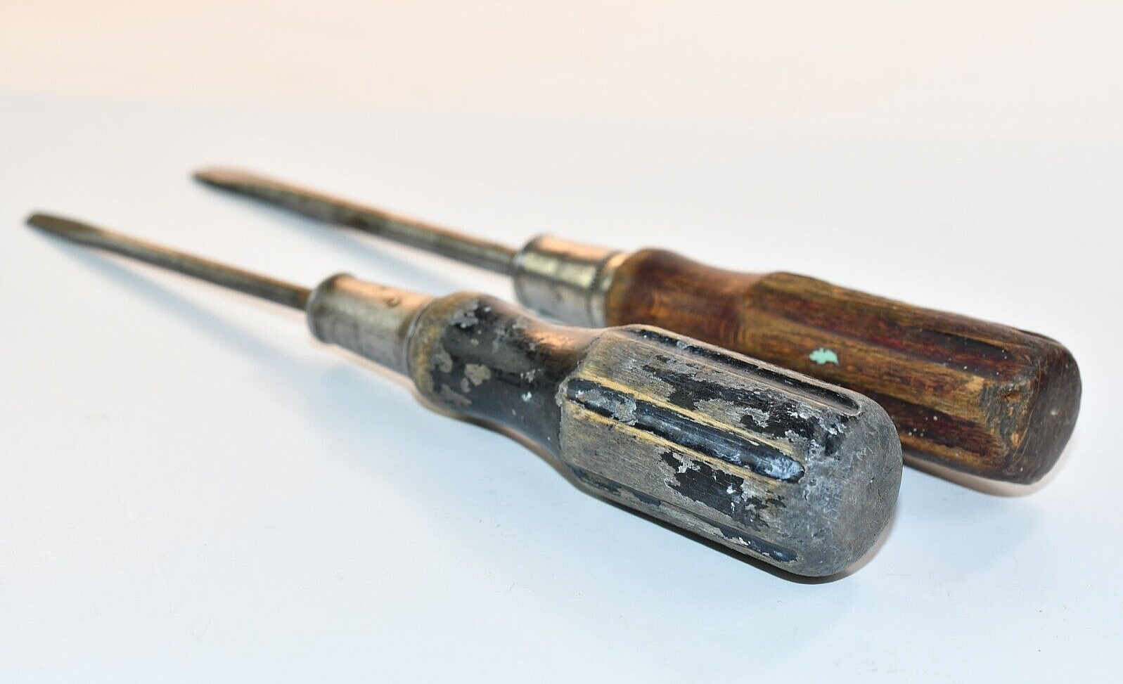 Vintage Antique wooden handle screwdrivers Matchless No 98 black brown