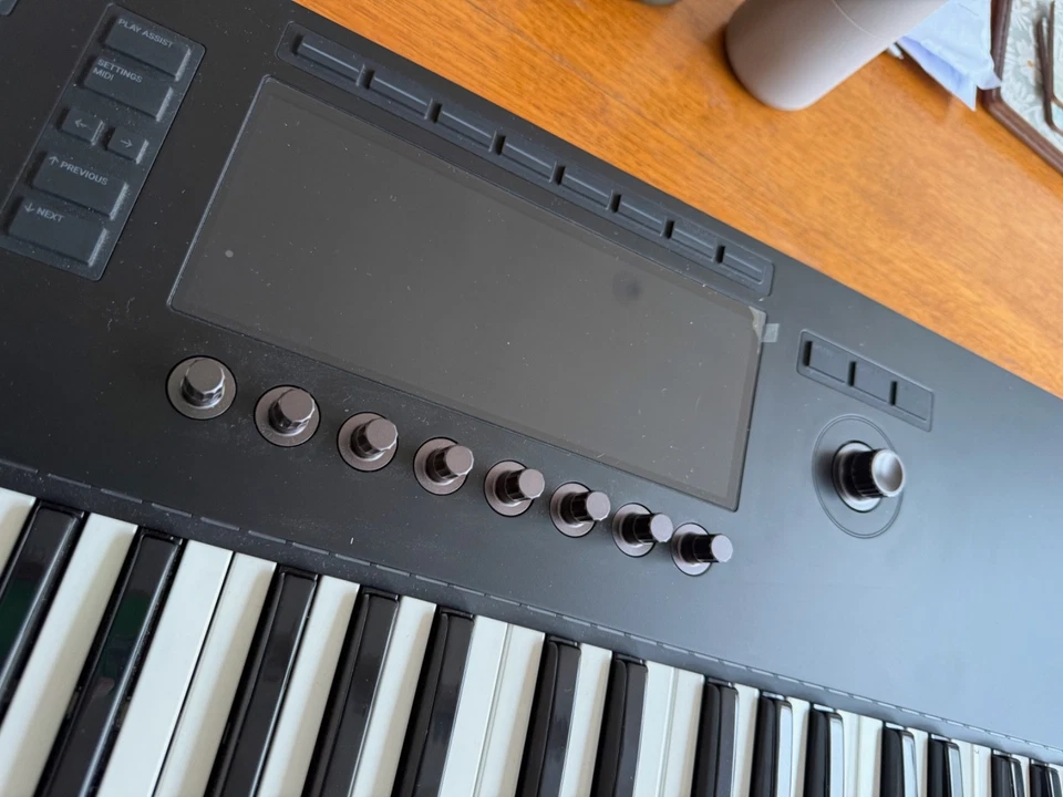 Native Instruments KOMPLETE KONTROL S49 MK3 - VGC  incudes Decksaver - Image 4 of 4