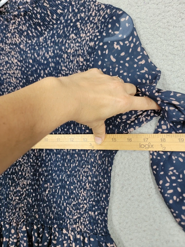 Blusa túnica de gasa con estampado de puntos mediana azul marino manga campana peplum  Foto 4 de 4