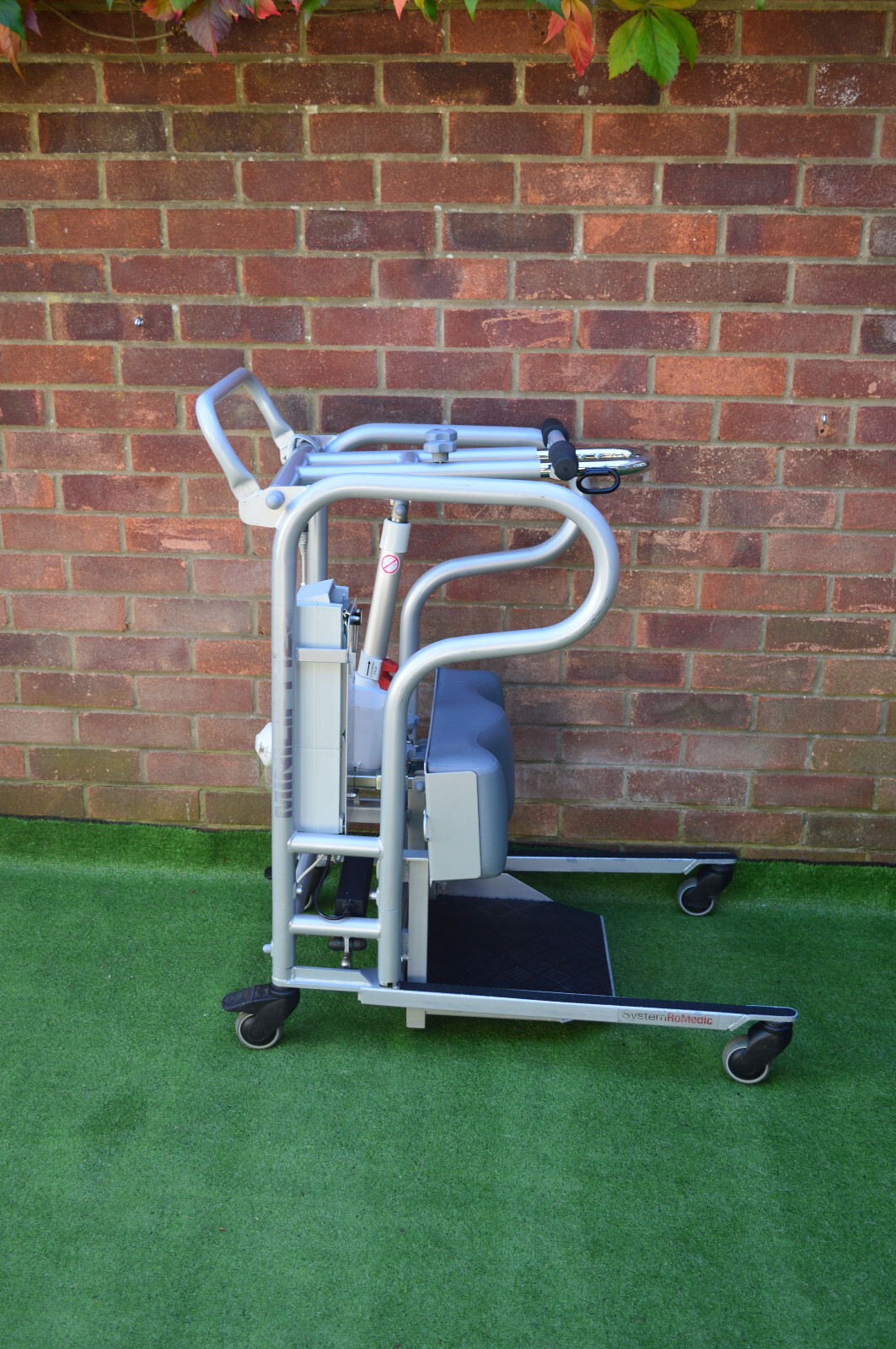 Handicare MiniLift System Romedic 125 Stand Aid. Linak. Delivery