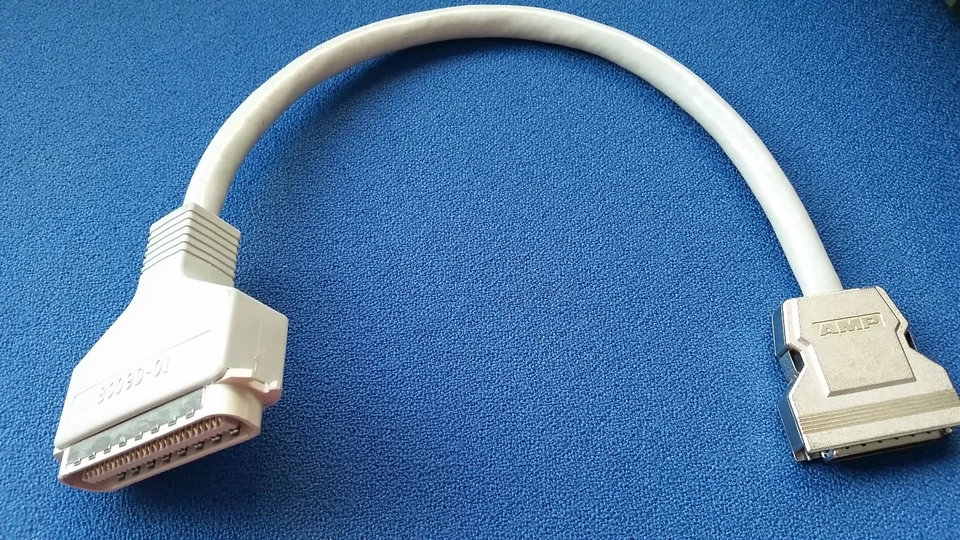 BC09D-01 Cable 0.3m 1 FT  SCSI-2 MD50M to SCSI-1 DB25M Cable in Beige - Image 4 of 4