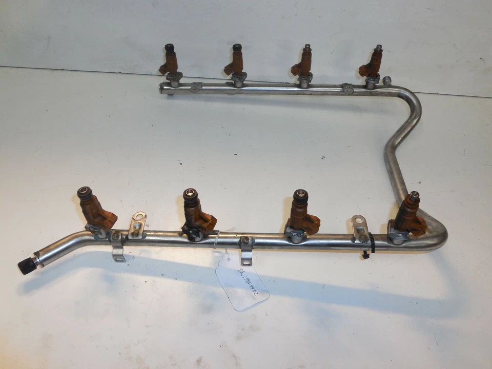 00-06 Mercedes W215 CLS500 S500 CL500 Fuel Rail railing W/Injectors 1130700595 - Image 4 of 4