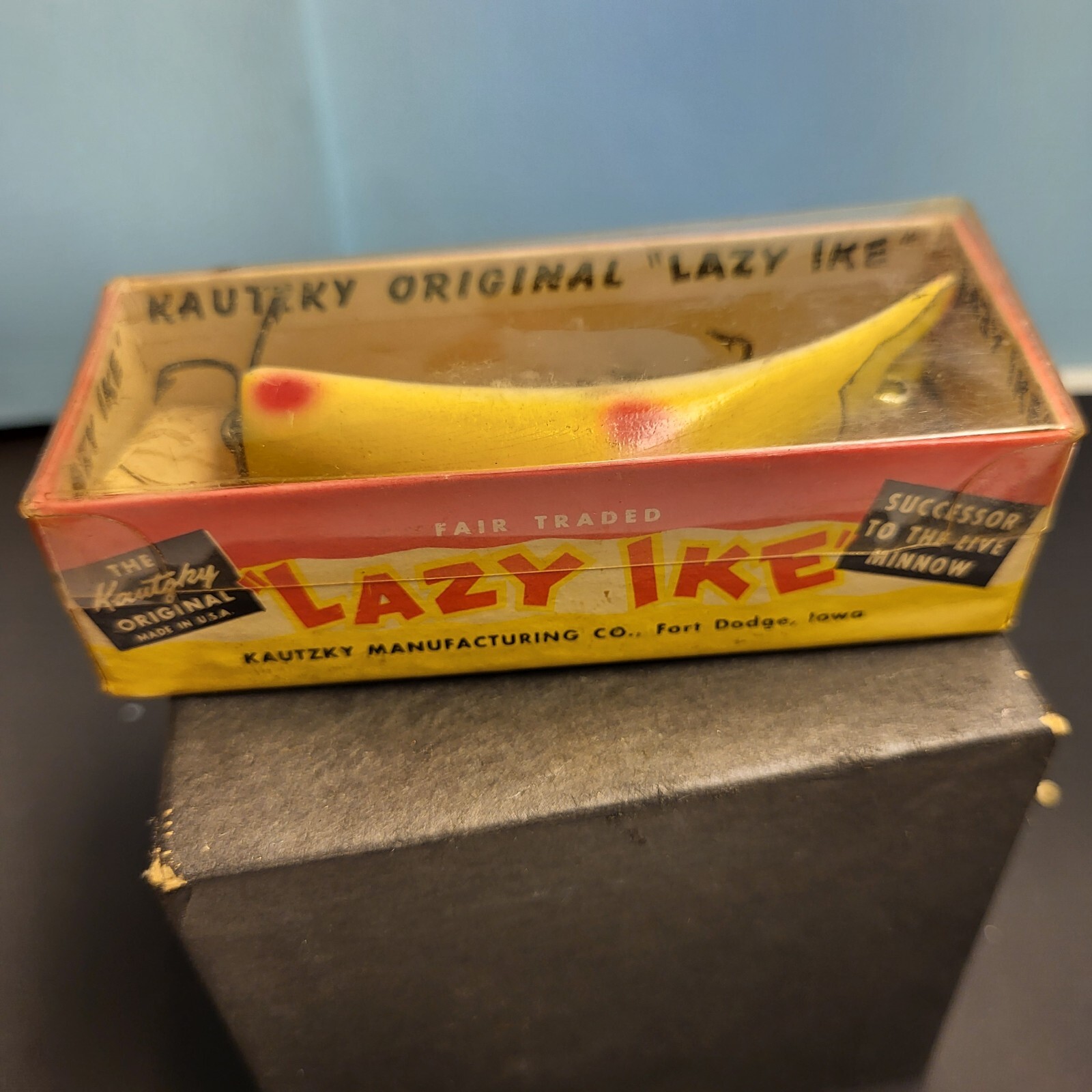 Lazy Ike KL-35 Wood Lure Box w/ Paper Made Fort Dodge,Iowa USA VTG $1.25 Sticker