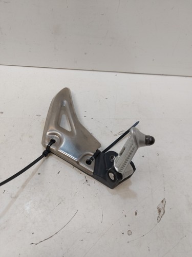 TRIUMPH SPEED TRIPLE 1050 LEFT RIDER FOOTREST HANGER 11-15 T2081751 (E17) - Picture 2 of 6