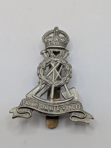 The Labour Corps, Kings Crown GENUINE ~  WW1, British Military Army Cap Badge.