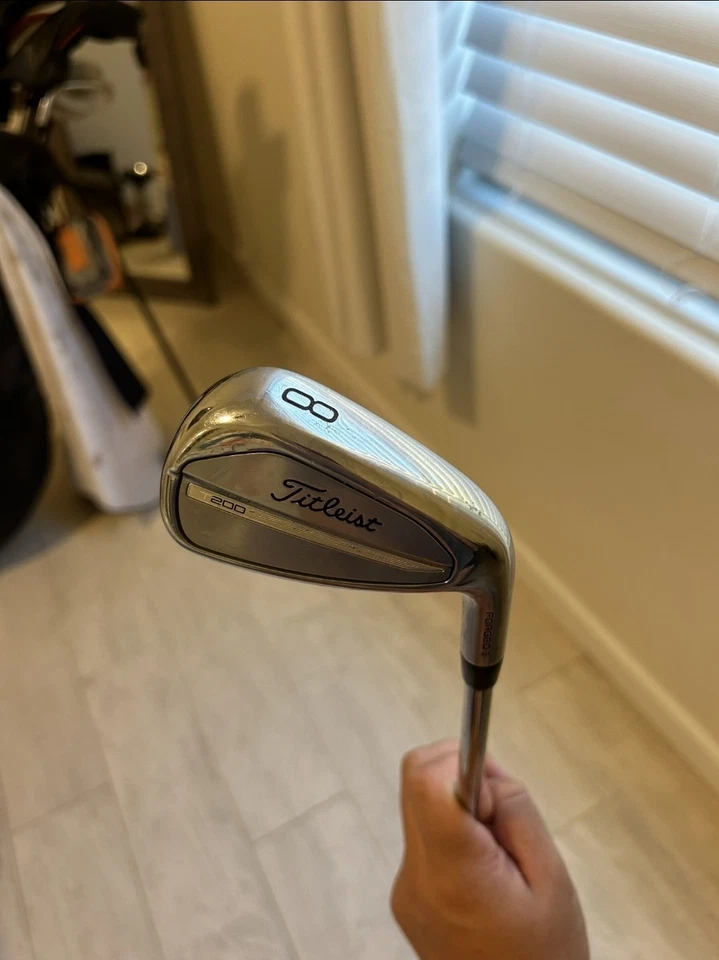 Plancha para diestros Titleist T200 para hombre  Foto 4 de 4