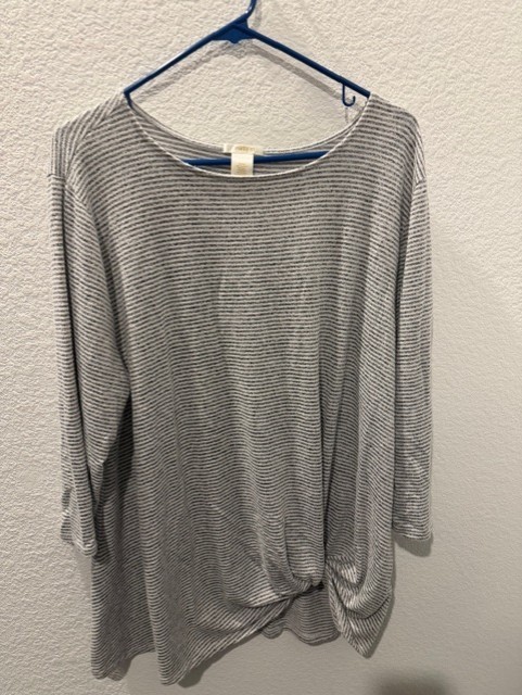 Women's Light weight pullover sweater by Matty M Size XL
