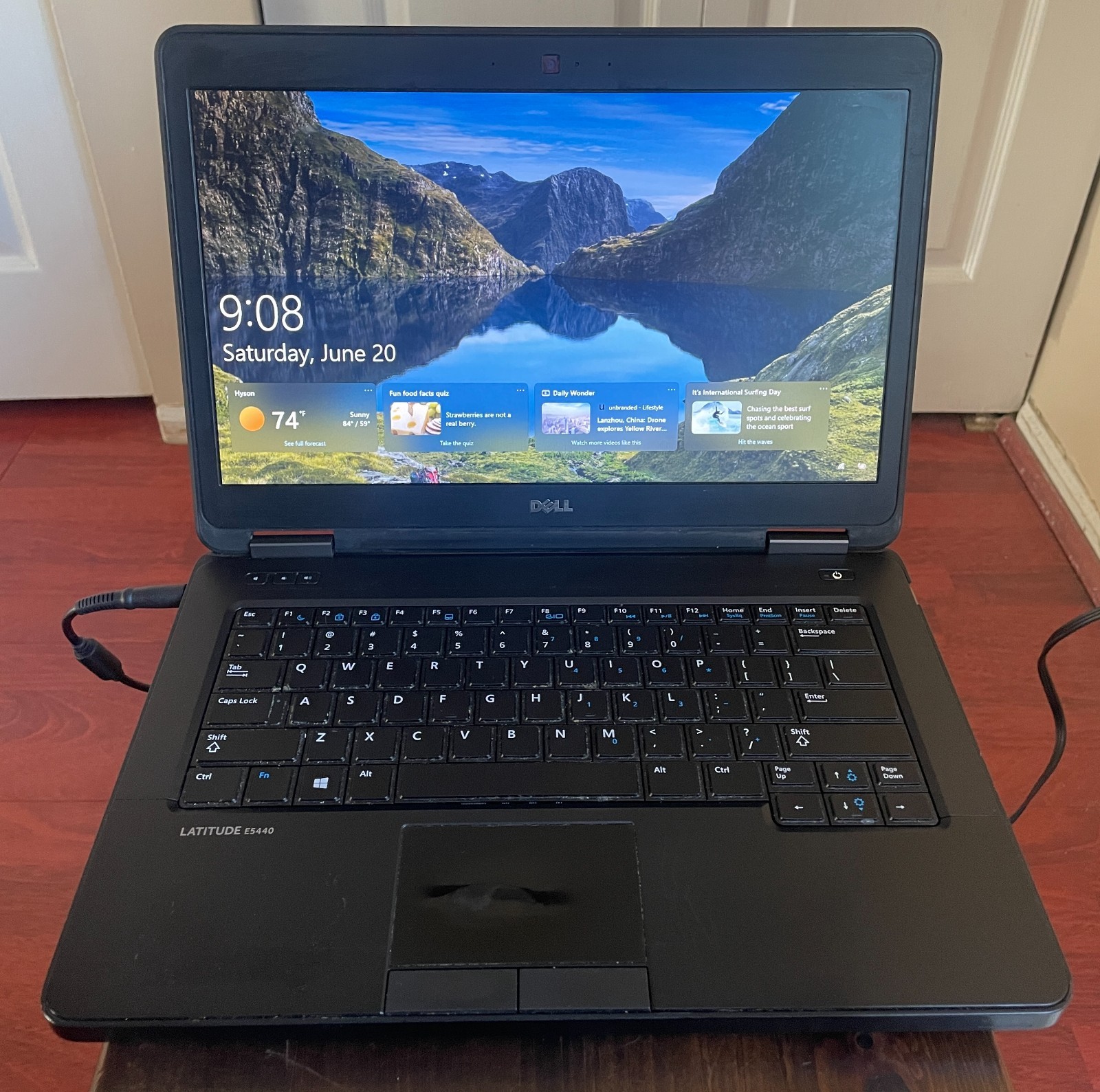 Dell Latitude Latitide E5440, 14-Inch Laptop, with Intel Core i5 4th Gen., 240 GB SSD (Solid State Drive), Windows 10 Pro