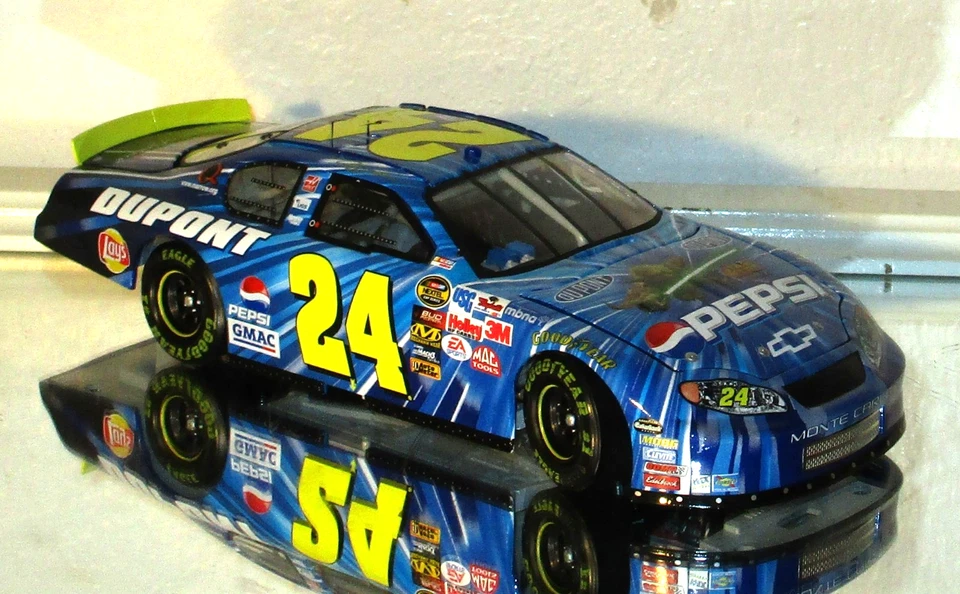 2005 JEFF GORDON #24 PEPSI/STAR WARS III 1/24 ACTION CAR AWESOME RARE - Image 3 of 4