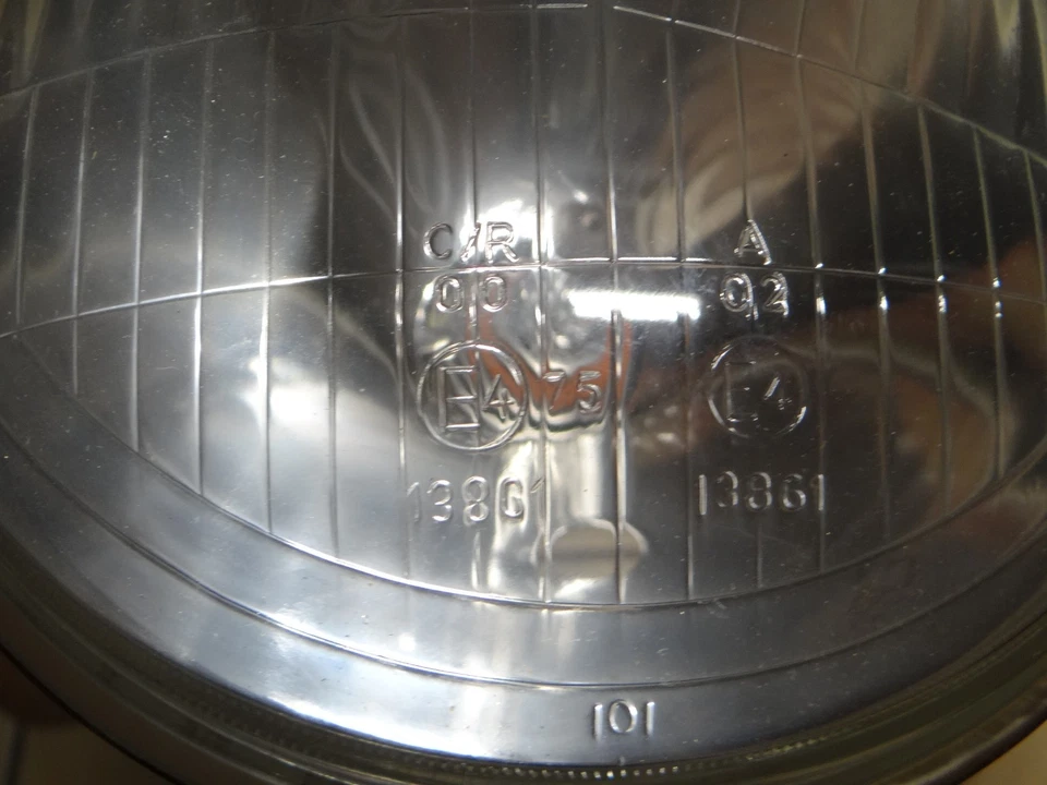 LUCAS Headlight Lens w/ Pilot LUB362 - Image 2 of 4