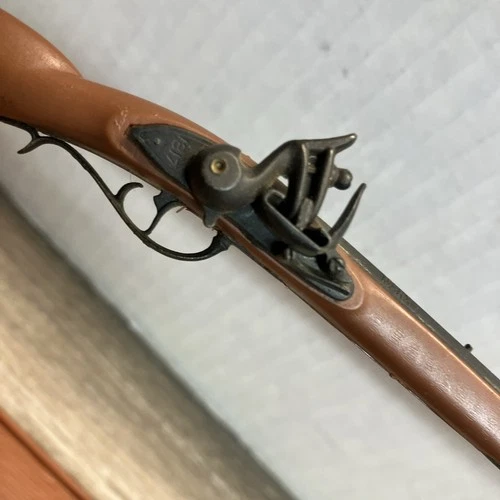 Vintage Marx  Mini 9.5” Flintlock KENTUCKY RIFLE W Case, Paper work