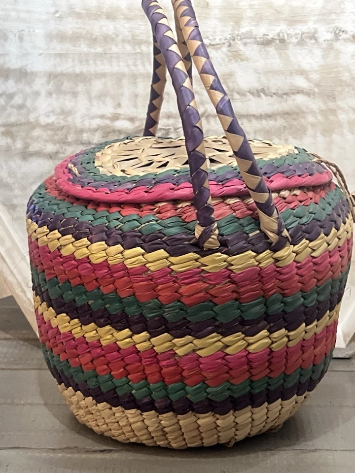 VTG Woven Rattan/Straw Basket/Lid/handles & coil wire rim basket set of 2 - Image 4 of 4