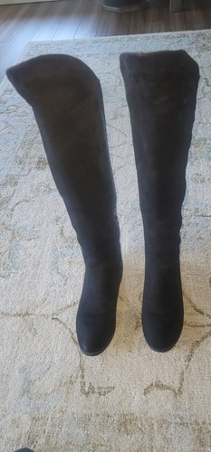 Bota Plana Chinese Laundry Racer Micro Gamuza Sobre la Rodilla Acolchada 8.5 - Imagen 16 de 17