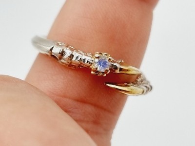 Tessa Metcalfe MOONSTONE pigeon claw ring sterling silver with gold claws O1/2