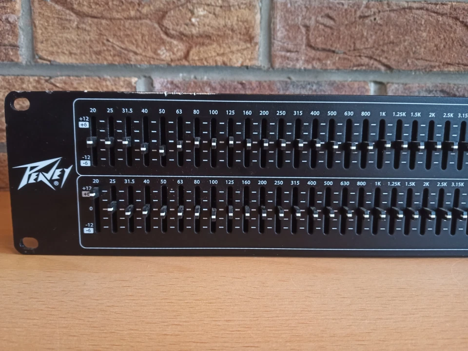 Peavey PV231EQ - Graphic Equalizer & Warranty - Dual 31 Band Music Sound Club EQ - Image 2 of 4