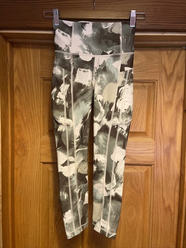 Athleta Ultimate Stash II Capri Painted Energy Olive Size XXS