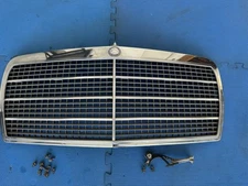 1984 - 1991 Mercedes 300SEL 350SDL 420SEL 560SEL Hood Grill W126 OEM