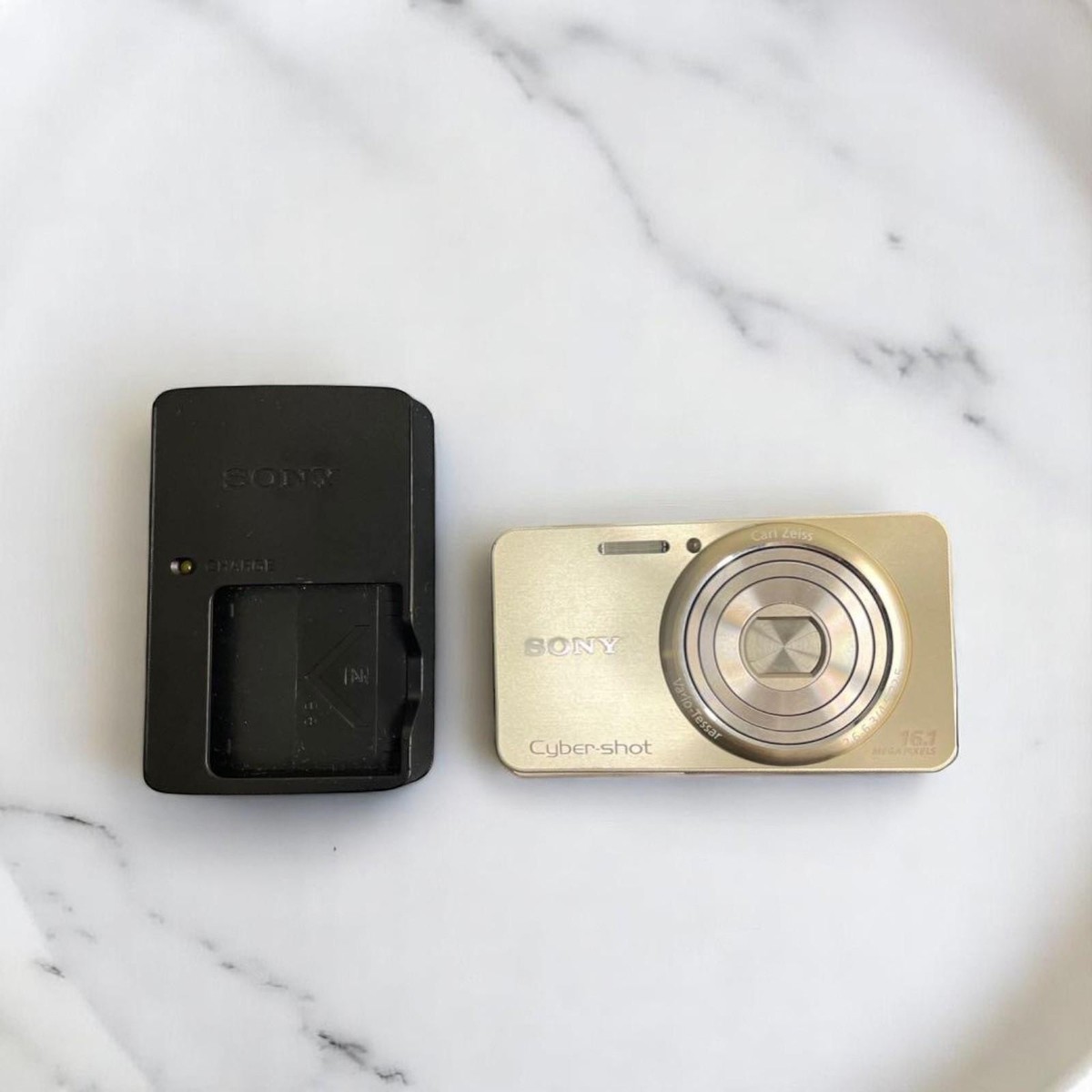 SONY サイバーショット 16.1 DSC-w570 ゴールド　ジャンク品 SONY サイバーショット 16.1 DSC-w570 ゴールド ジャンク品