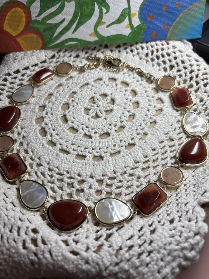 WHBM Declaración Collar Jaspe Rojo Madreperla Piedras Preciosas Tono Dorado Cadena Foto 4 de 4