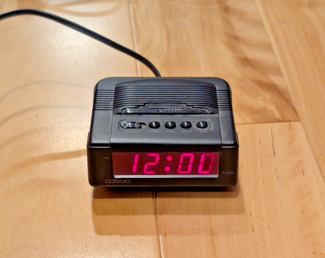 VINTAGE COSMO Model E539 Digital LED Alarm Clock Bright Red Display TESTED