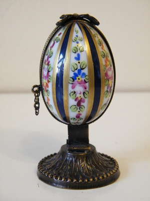 Limoges Porzellan Ei mit Duftflakon