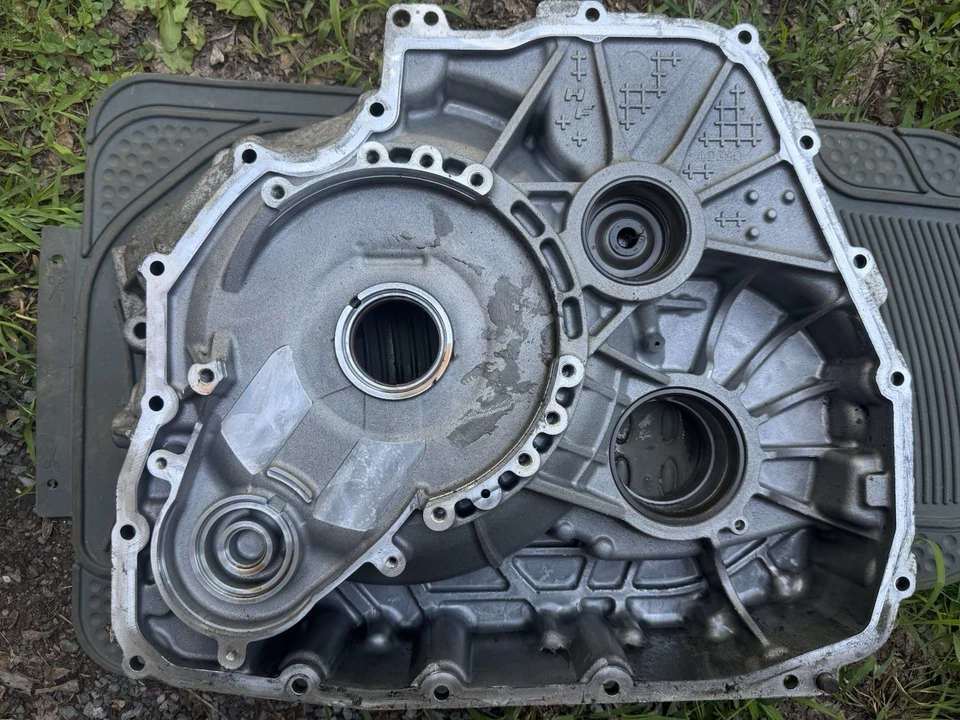 Carcasa de campana de transmisión GMC Acadia Traverse 6T70 6T75 3,6 L AWD fundido 24237404 Foto 2 de 2