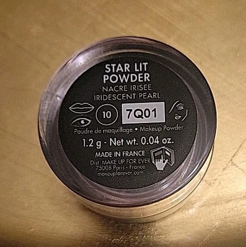 Polvo iluminado Maquillaje For Ever Star Perla iridiscente #10 melocotón 0,06 oz Foto 2 de 2