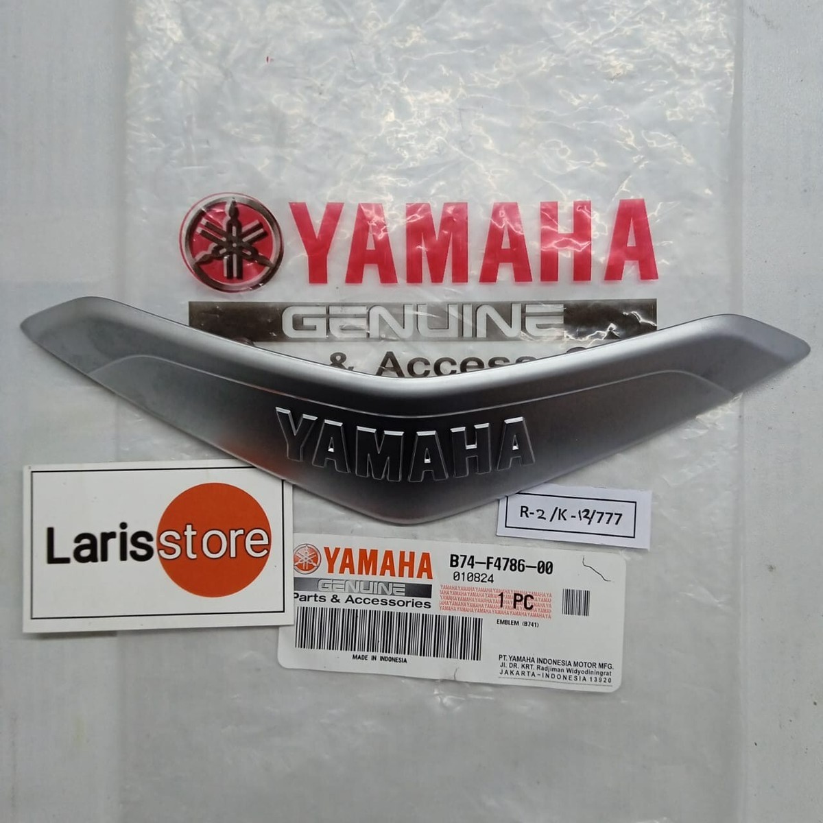 Yamaha CZD300A XMAX X-MAX Rear Seat Saddle Emblem Sign Badge B74