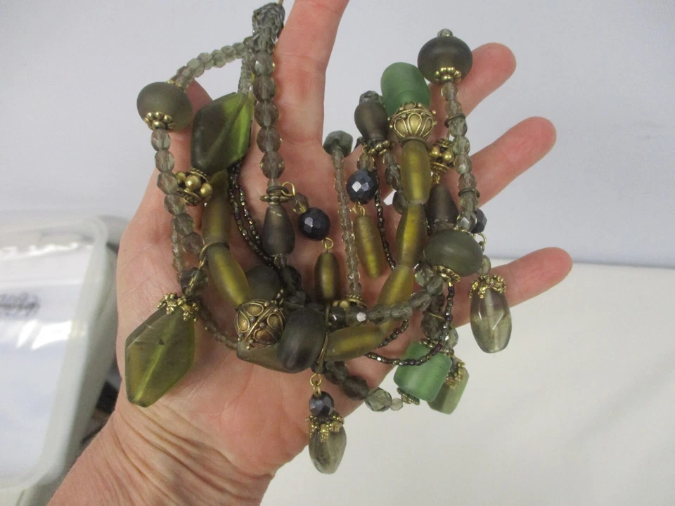 MAYA EVANGELISTA PASARELA DECLARACIÓN 6 HEBRAS COLLAR PENDIENTES PIEDRA VERDE Y CUENTAS Foto 3 de 4