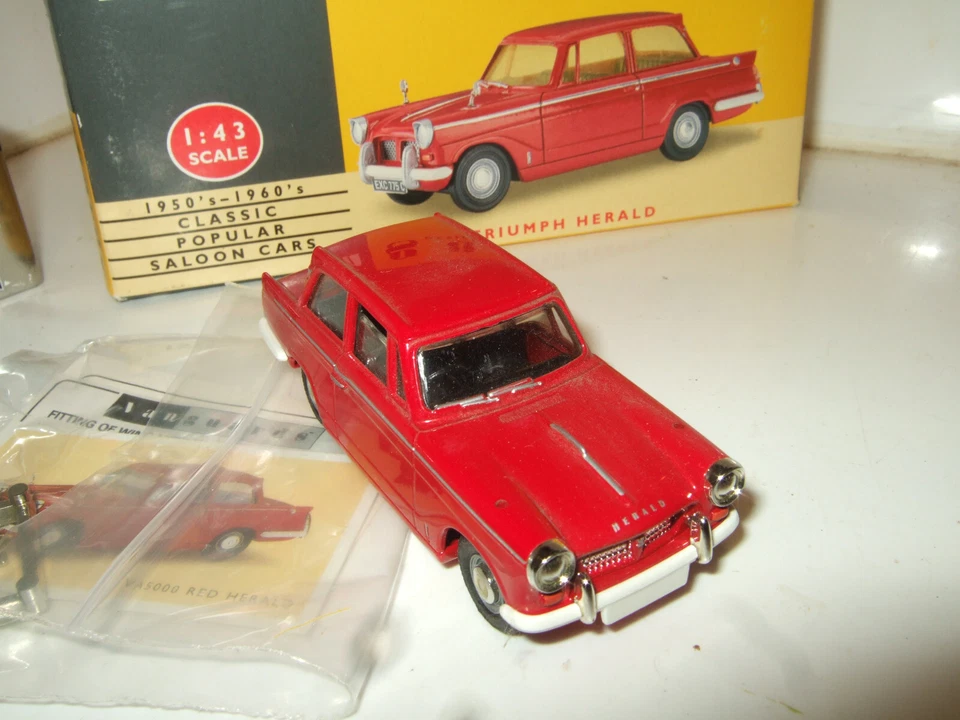 Modelo diecast Vanguards VA5000 Triumph Herald a escala 1:43 Foto 3 de 4